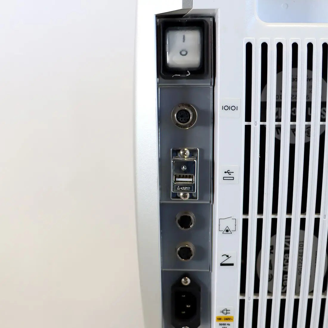 2013 Lutronic Advantage 805nm Diode Laser System Hair Removal & D3-800 Handpiece