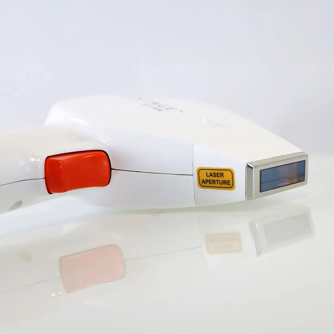 2013 Lutronic Advantage 805nm Diode Laser System Hair Removal & D3-800 Handpiece