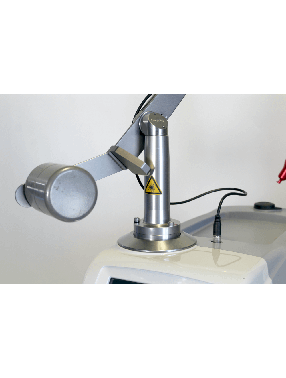 2011 Lutronic Spectra Dual Pulsed Nd YAG Laser Class IV Lutronic